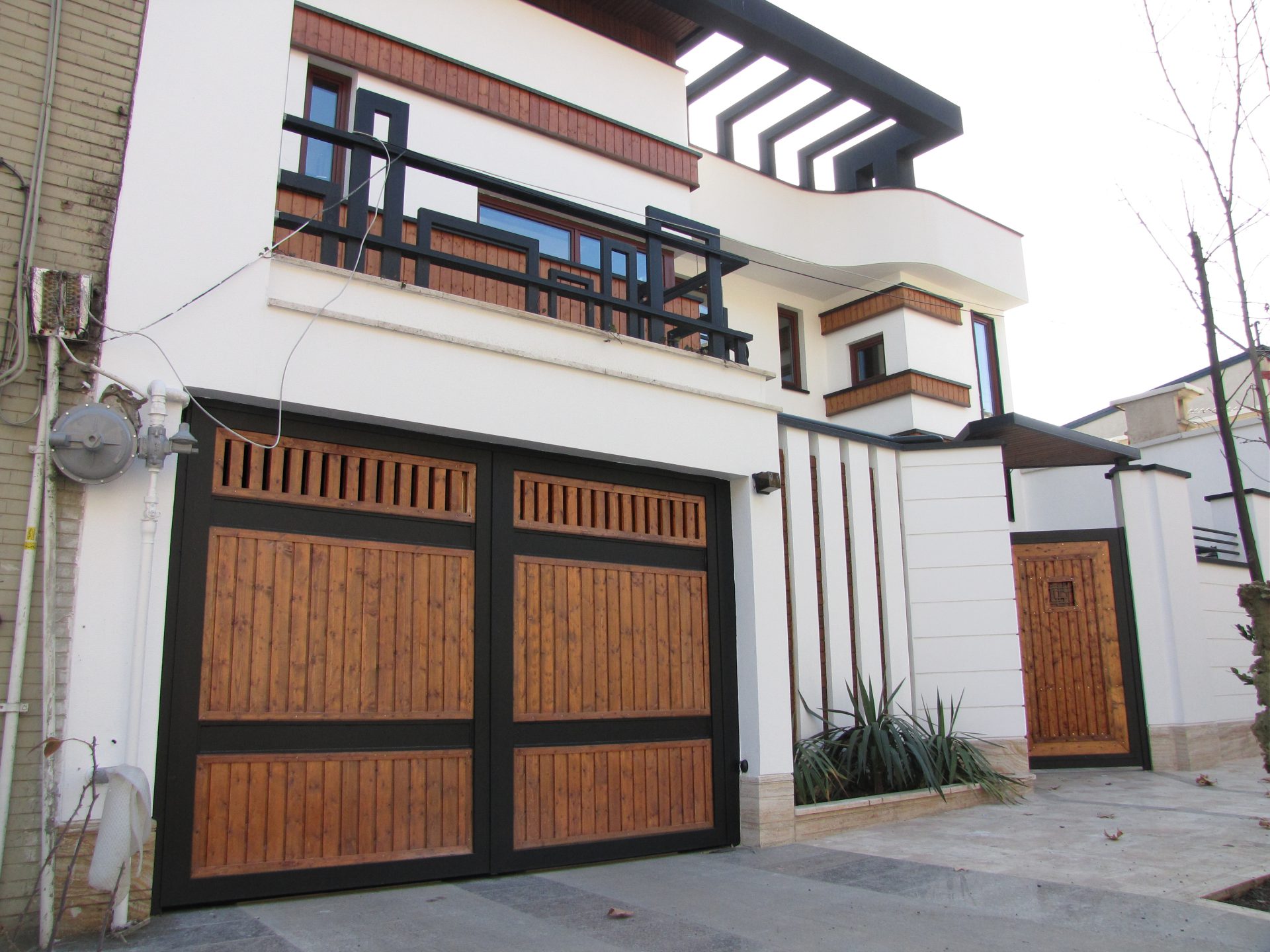 مهندس مطهری - نیاوران | زیبایی هرچه تمام تر دیوار سفید با ترموود