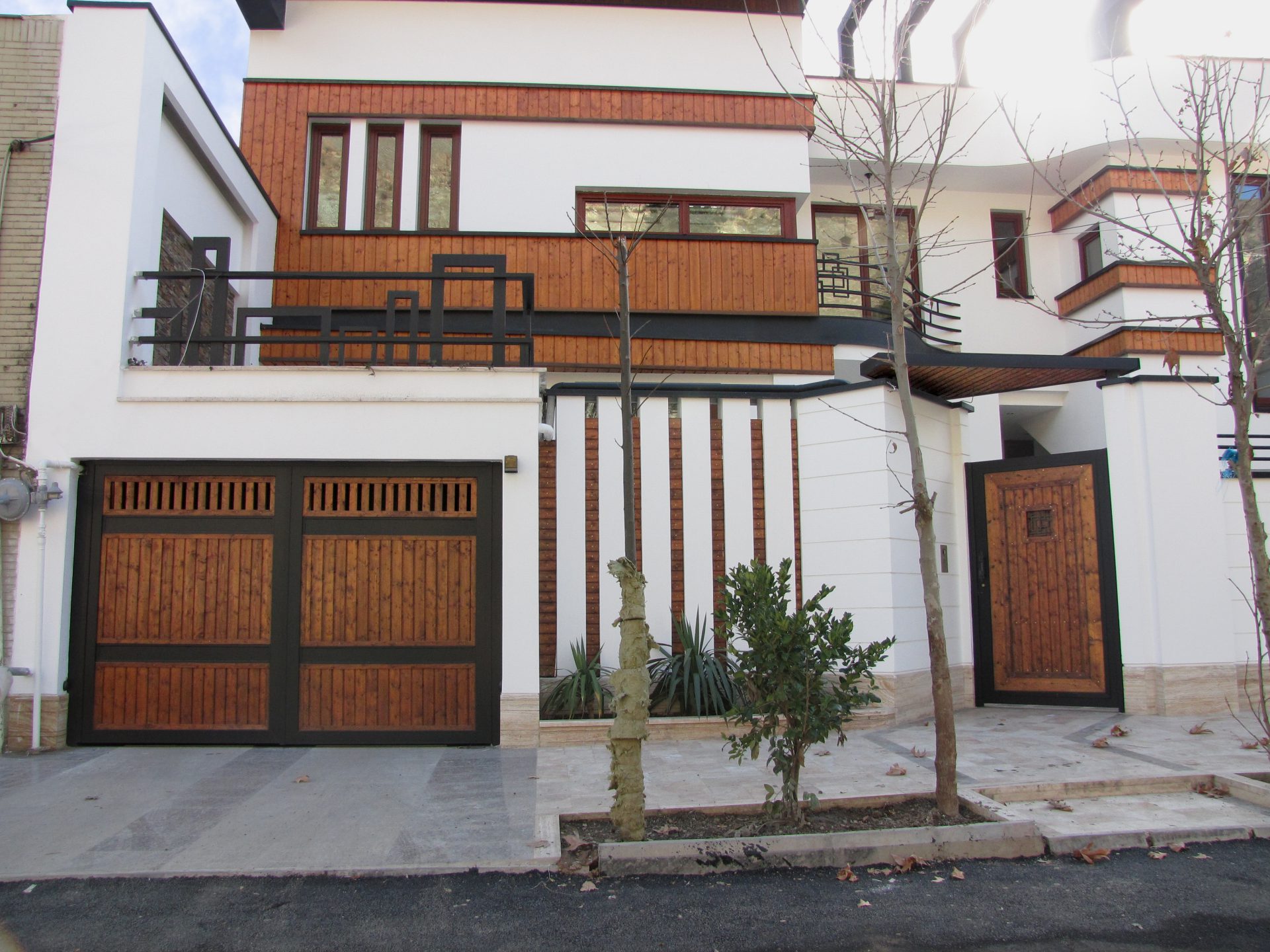 زیبایی هرچه تمام تر دیوار سفید با ترموود