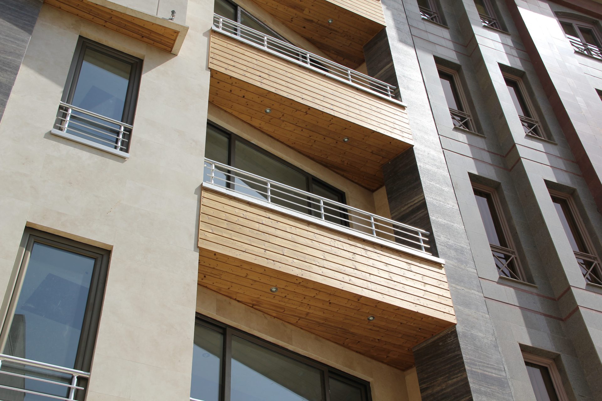 نمایی دیدنی با چوب و سنگ